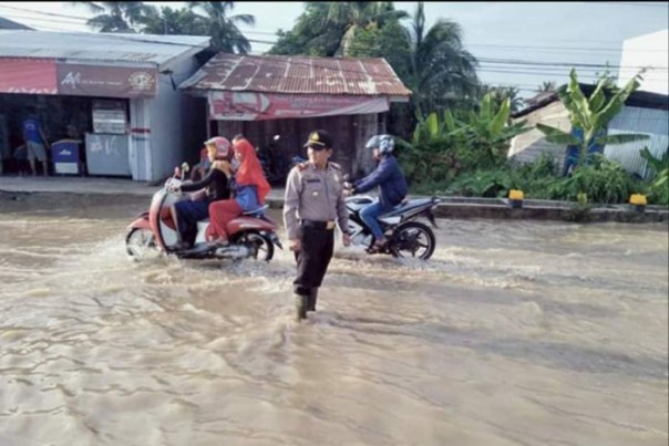 Sungai Indragiri Meluap, Polisi Siagakan Petugas Atur Lalu Lintas