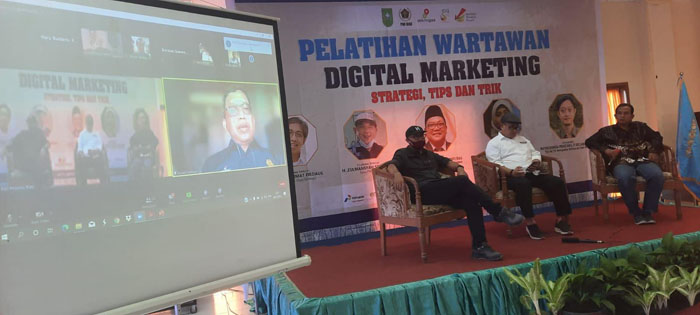 Diikuti Ratusan Wartawan, Wayan dan Juwita Berbagi Strategi dan Tips Pada Webinar Digital Marketing PWI Riau