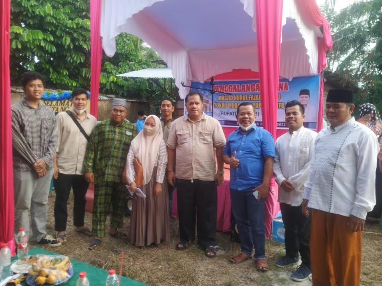 Serahkan Bantuan Pembangunan Masjid, Masyarakat Kampar Doakan Yopi Arianto Pimpinan Riau