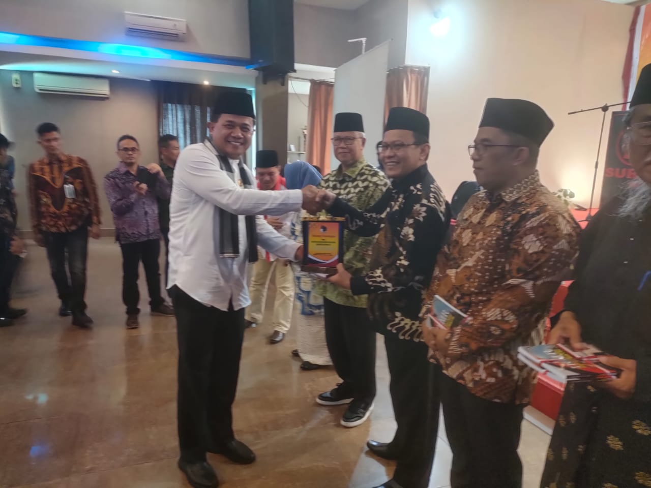 Ketua DPRD H. Khairul Umam Hadiri Acara Pelantikan Pengurus IKMR Riau