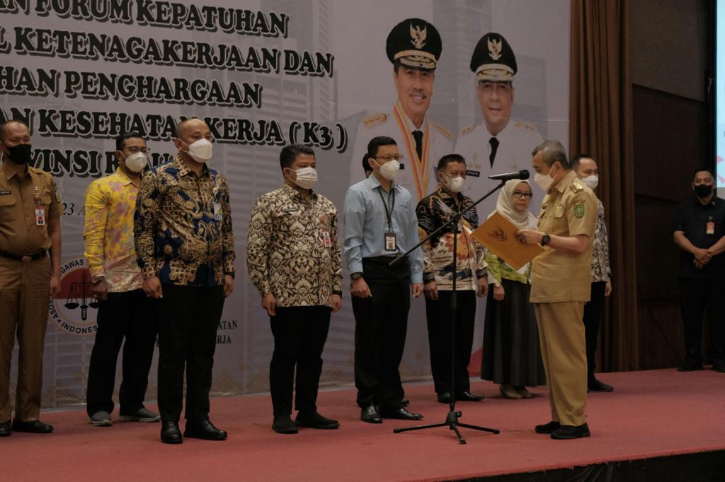 Forum Kepatuhan Jaminan Sosial Ketenagakerjaan Riau Dikukuhkan