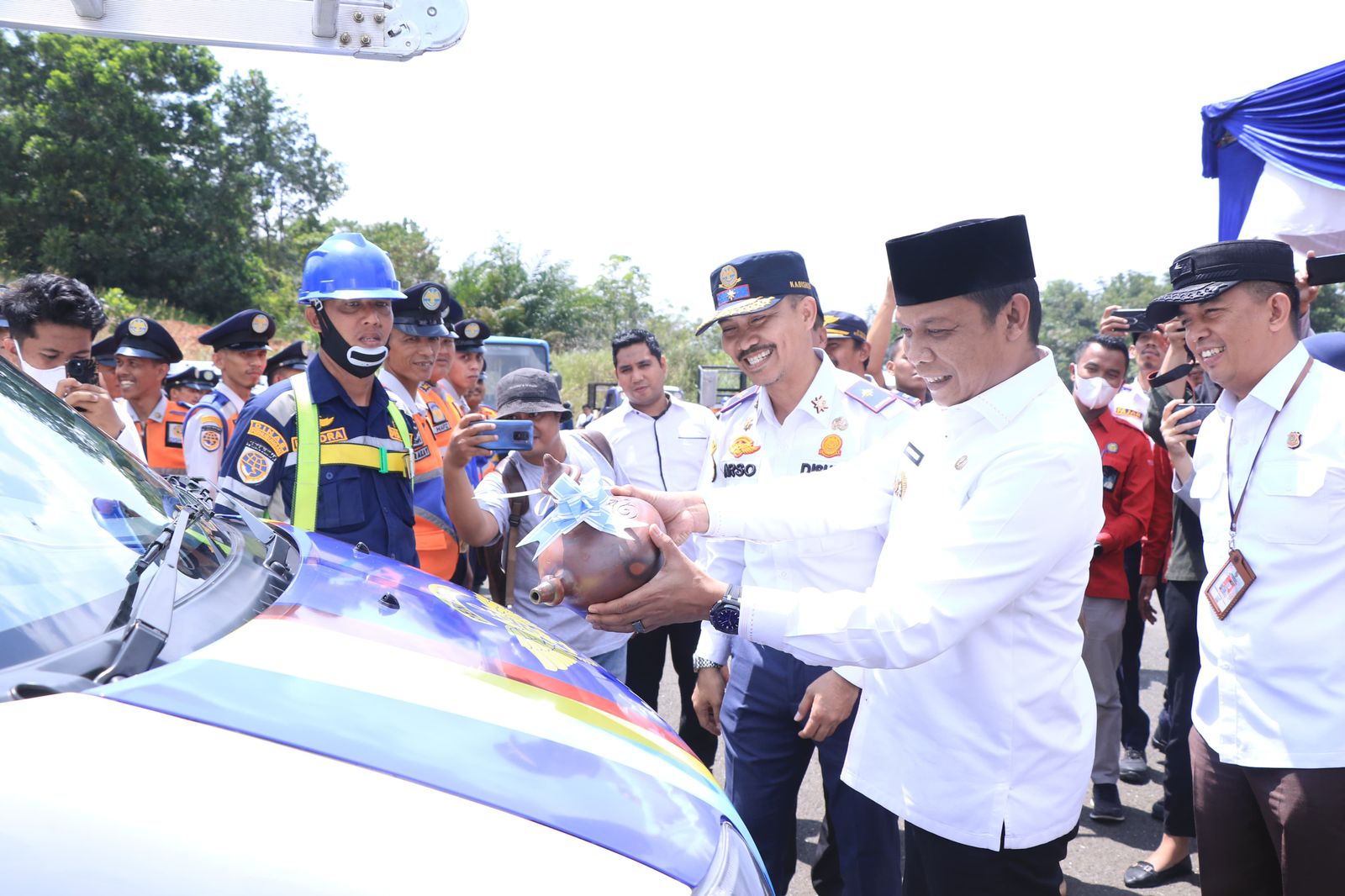 Pj Walikota Launching Mobil Layanan Cepat LPJU dan Bus TMP Gratis Bagi ASN